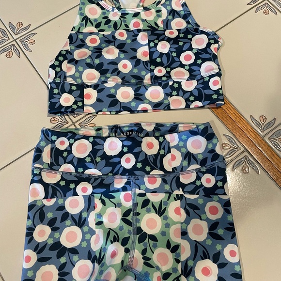 Girls Stretch short set. - Picture 1 of 2